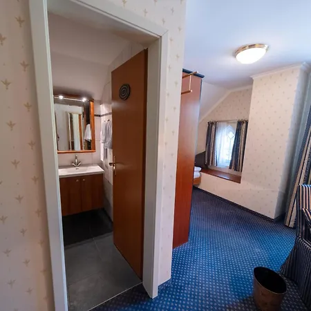 Room's At Haus Am Direkt Am Thunersee Gelegen Mit Self Check In&digitaler Rezeption Oberhofen