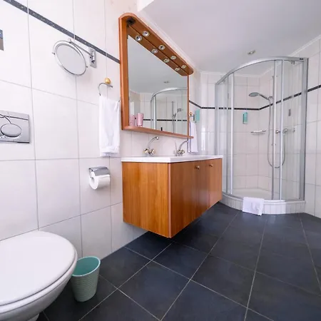 Room's At Haus Am Direkt Am Thunersee Gelegen Mit Self Check In&digitaler Rezeption Hotel